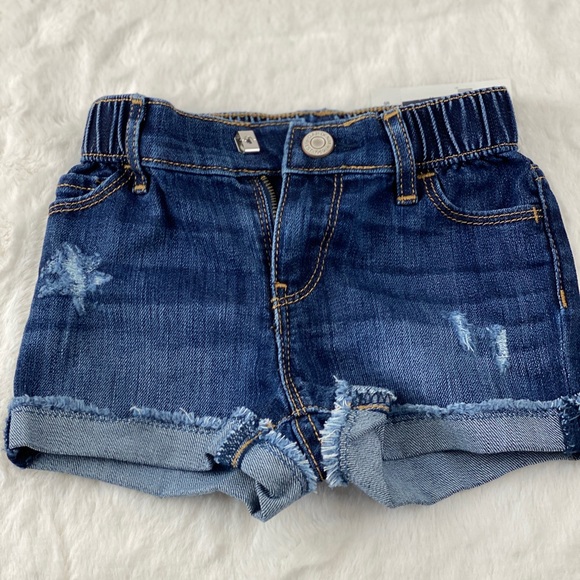 (NWT) Cute distressed babyGap Jean shorts - Picture 1 of 4